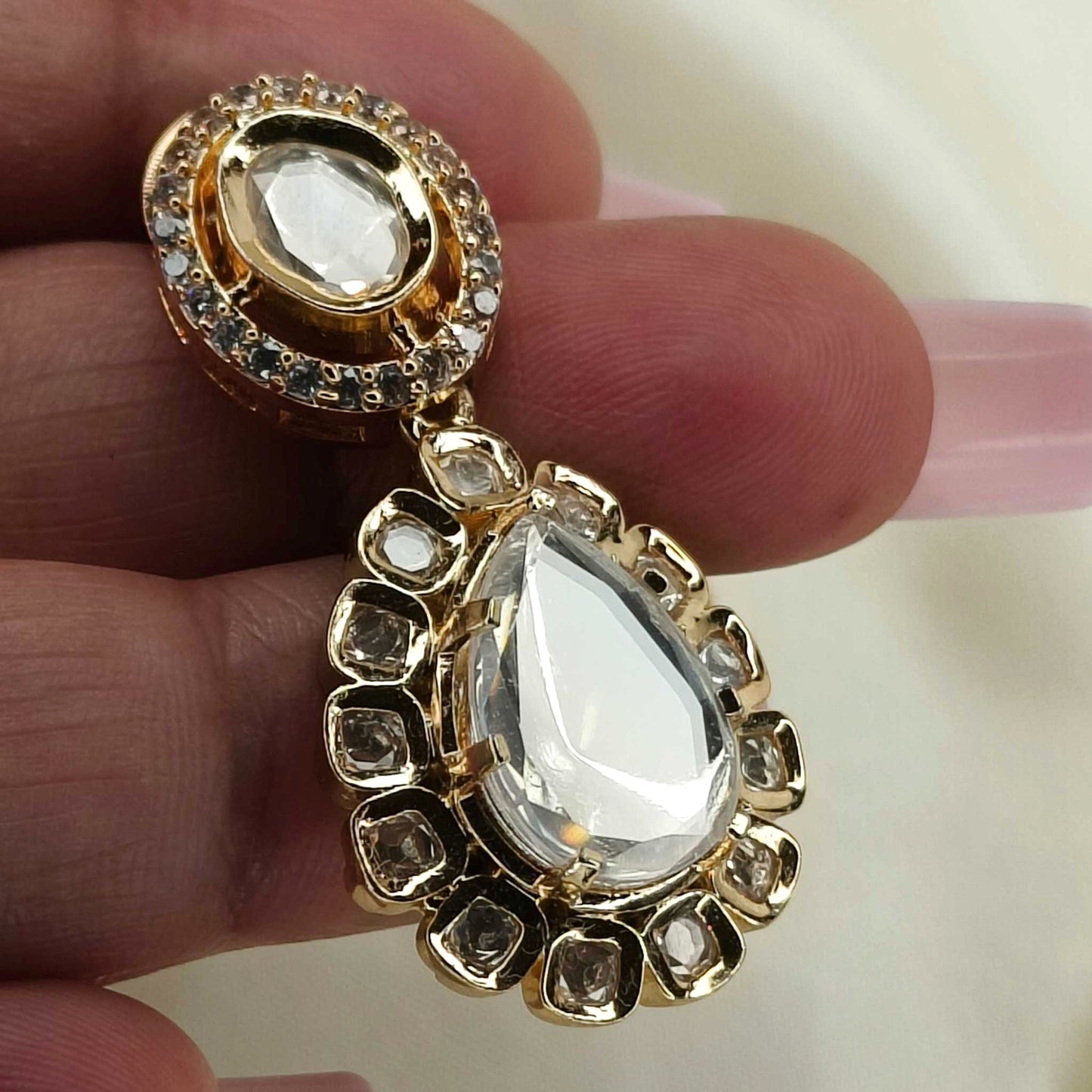 White Jaasvanti Drops