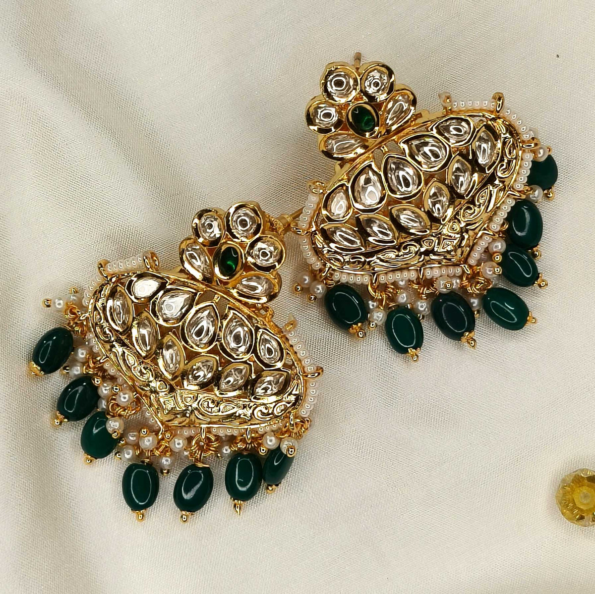 Emerald Ratna Danglers