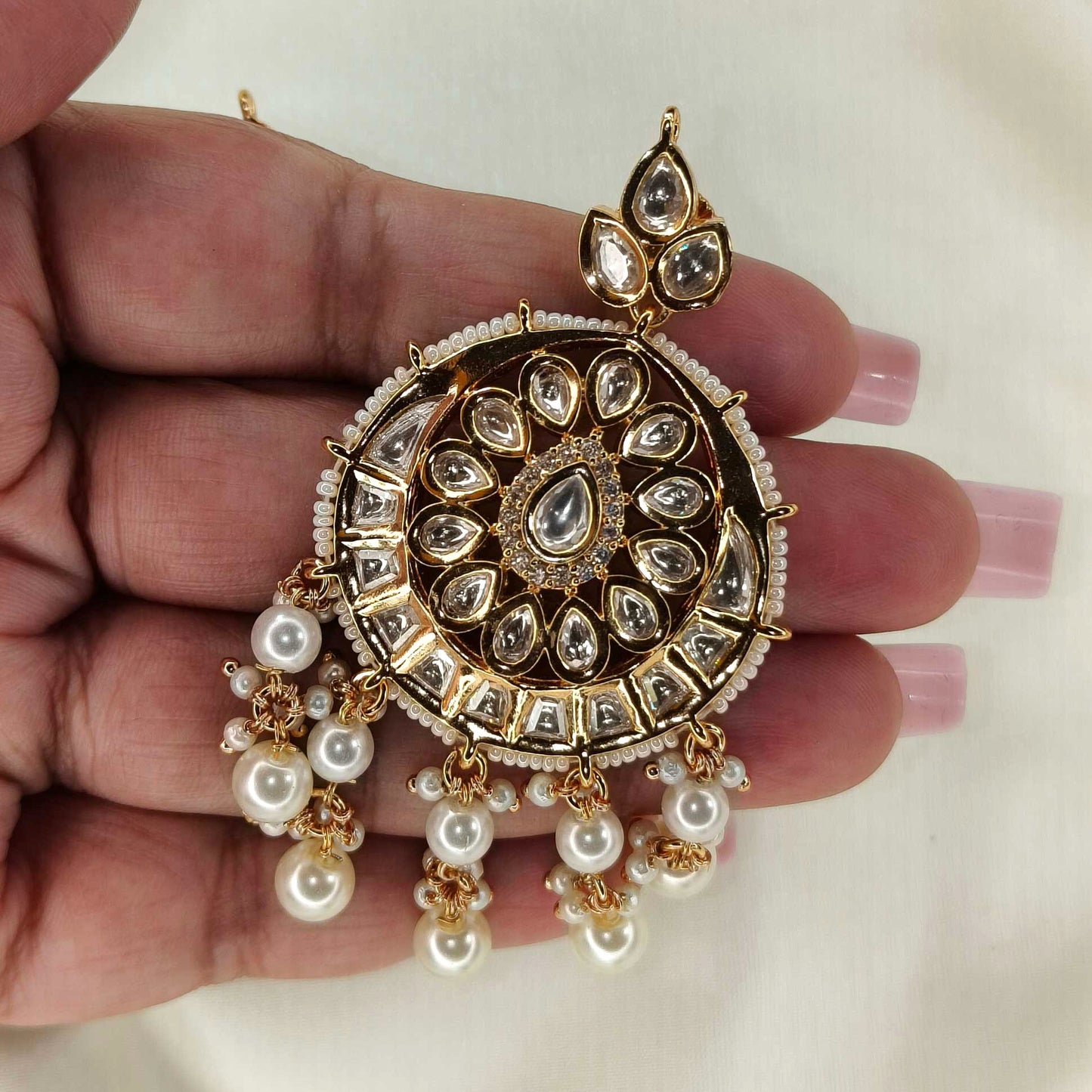 Sharanya Pearl Chandbali